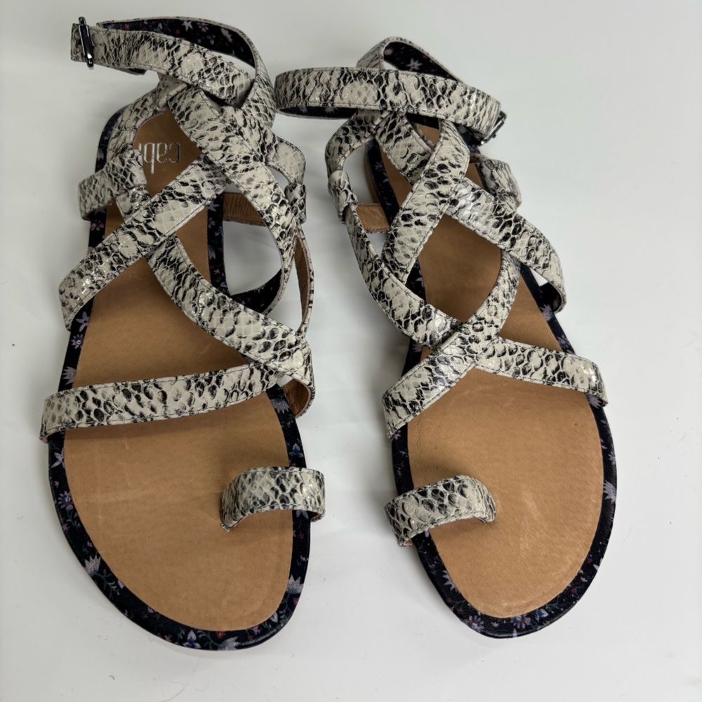 Cabi Athena snakeskin leather gladiator sandals 7 flat toe loop white gray